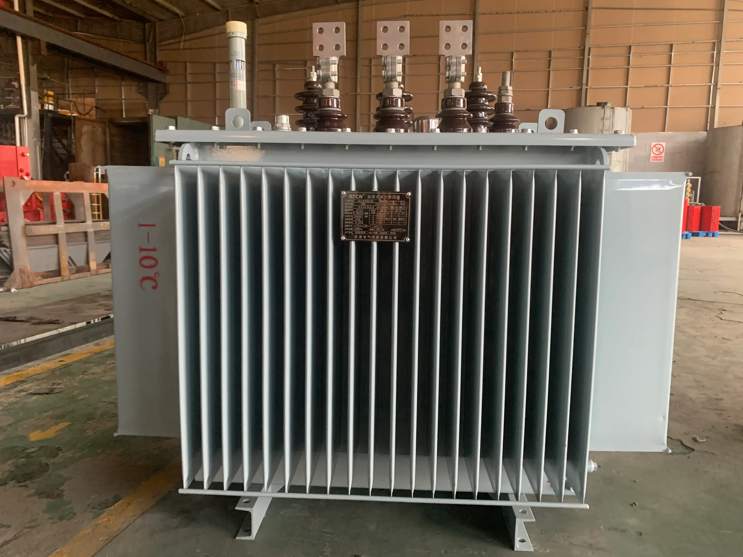 S13-M-630/10-0.4KV oil-immersed transformer with corrugated steel tank in the BTCN Electric workshop